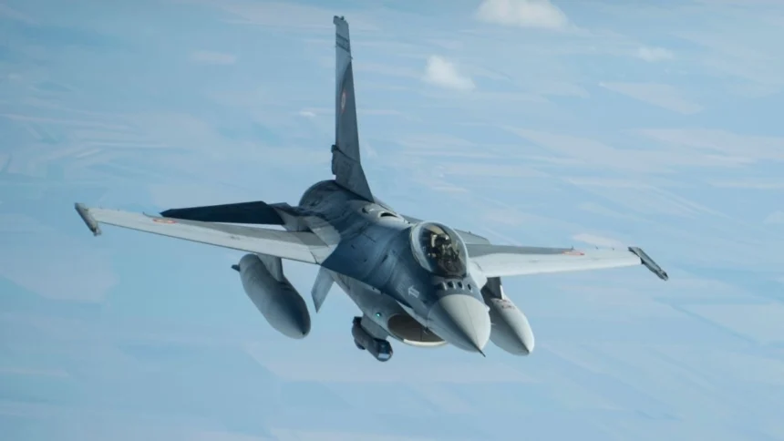A Romanian Air Force F-16 fighter jet flying in the sky.