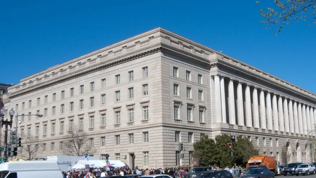 IRS headquarters building on Constitution Avenue, Washington D.C., Federal Triangle